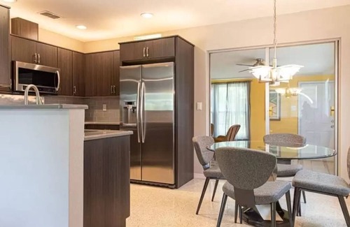 Bayview House | Gulfport Cottage by the Beach, Restaurants, & Marina