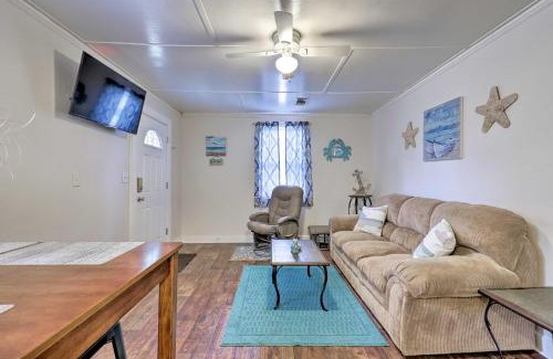 Gulfport House | Gulfport Home with Deck and Grill, Walk to Beach!