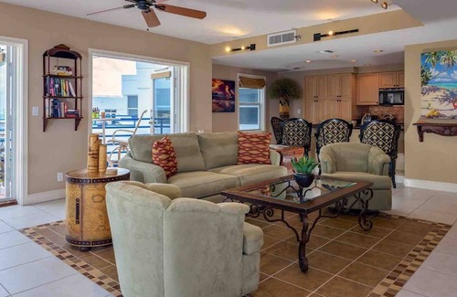 Truman Annex Condo | *GULFSIDE VISTAS @ THE ANNEX* Condo & Pool + LAST KEY SERVICES.