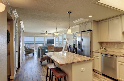 Corpus Christi Condo | Gulfstream Condos Unit 218 | Beachfront Corner Unit | Amazing View