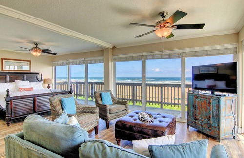 Corpus Christi Condo | Gulfstream Condos Unit 218 | Beachfront Corner Unit | Amazing View