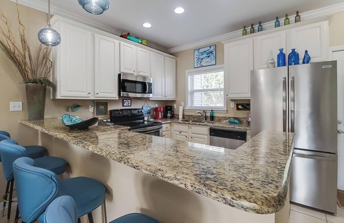 Long Beach Condo | Gulfviews, short walk to Beaches w Pool sleeps 4