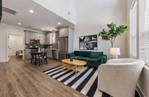 Lafayette Apartment | Gumbo House-Prime Location-King Bed-Fast WiFi