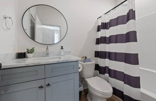 Lafayette Apartment | Gumbo House-Prime Location-King Bed-Fast WiFi