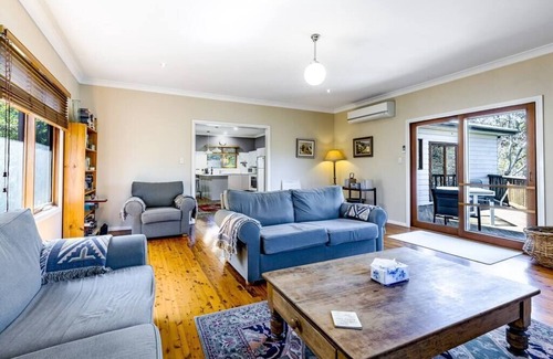 Leura House | Gumview Cottage - Bush/Fireplace/Wildlife at Door