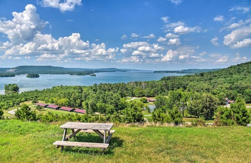 Guntersville House | Guntersville Cabin Nestled in Kudzu Cove Resort