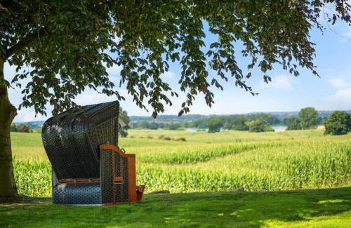 Kletkamp House | GUT KLETKAMP "Finkenhaus" - Idyllisch freistehendes Landhaus mit 3 Schlafzimmern und fantastischem Ausblick I 8 Personen I Offener Kamin I Garten I Wintergarten I Große Terrasse I Ruhig am Waldrand I Parkplätze I WLAN