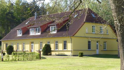 Gingst Apartment | Gut Rattelvitz, Galerie F WEST
