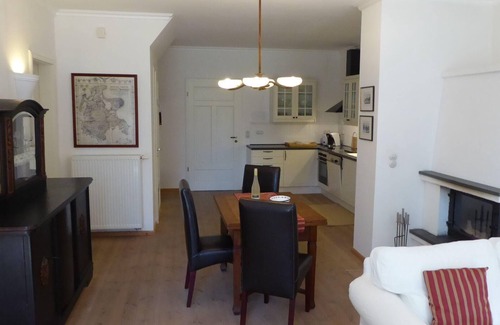 Gingst Apartment | Gut Rattelvitz Parterre B, hochwertig, Sauna, Kamin, eTankstelle, Spielscheune, 15.000qm Parkland