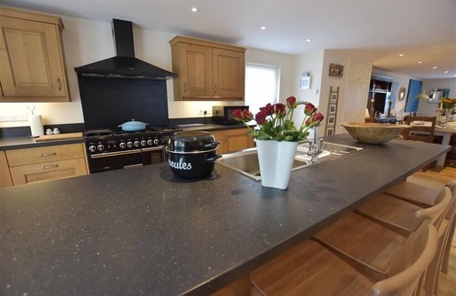 Newport Cottage | GWELFOR, NEWPORT, family friendly in Newport, Pembrokeshire