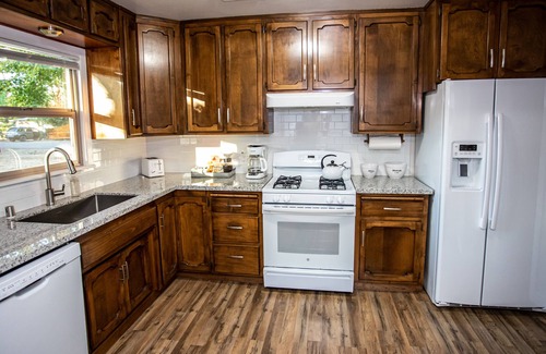 Columbia House | Gwin Getaway - Clean-quiet - near Bethel