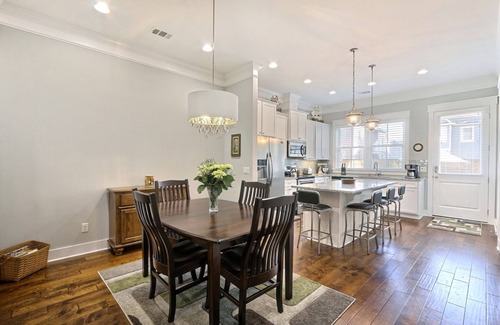 Historic Downtown Savannah House | Gwinnett's Luxury Cottage- Private Courtyard & Off Street Parking Included!