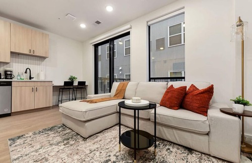 East Liberty Apartment | GYM+PARKING+HULU Near Shopping|Pitt Uni|UPMC