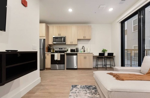 East Liberty Apartment | GYM+PARKING+HULU Near Shopping|Pitt Uni|UPMC
