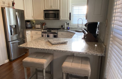 Acworth House | GYM, SAUNA, & HOTTUB! Luxury Spa Oasis Home!