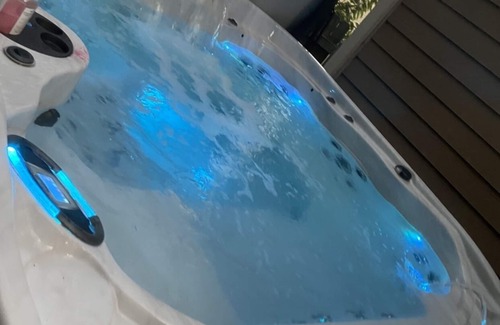 Acworth House | GYM, SAUNA, & HOTTUB! Luxury Spa Oasis Home!