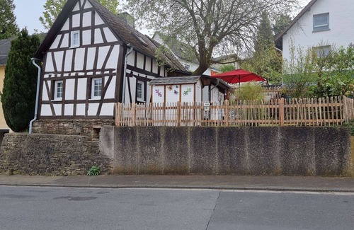 Hundsdorf House | Hänsel und Gretel Happy Basic
