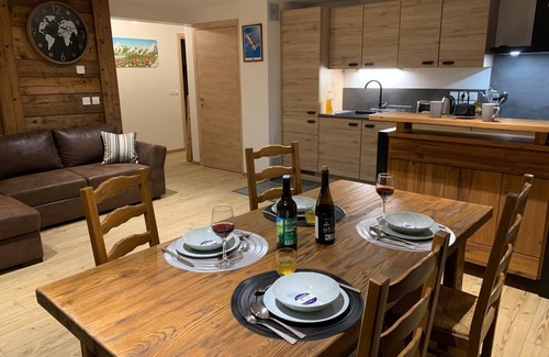 Aussois Apartment | Hébergement Dans une Maison de Village Gîte des Fouines apt Dourghi 4/6personnes