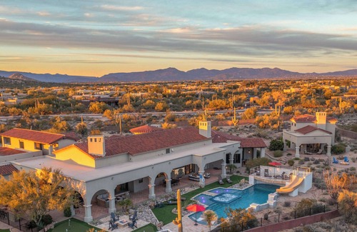 Pinnacle Peak House | HÓZHÓ East Estate at Lone Mountain