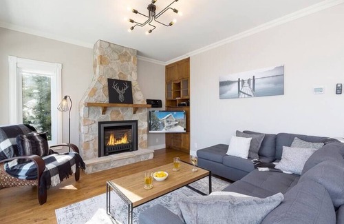 Saint-Joseph-de-la-Rive Ski Chalet | Hôtel à la maison - L'Idyllique, Spa et Fleuve!