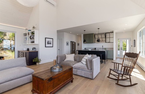 Saint-Joseph-de-la-Rive House | Hôtel à la maison - La Fascine