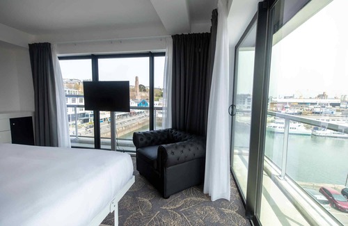 Downtown Hotel | Hôtel Barracuda & Spa, Centre Port, pieds dans l'eau, vue mer