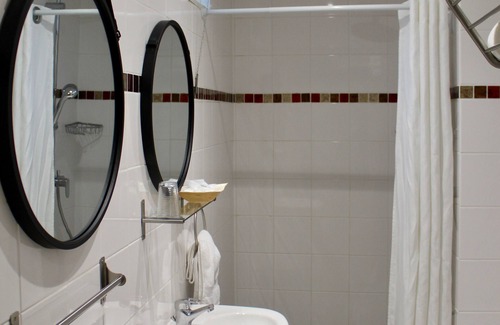 20th Arrondissement Hotel | Hôtel des Pyrénées