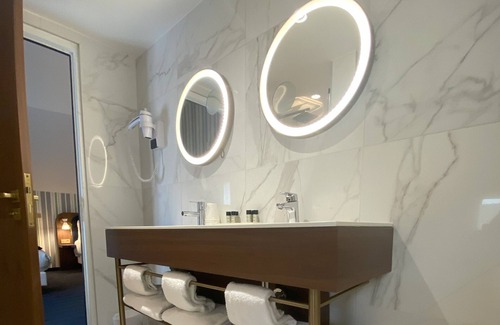 Jossigny Hotel | Hôtel du Cheval Blanc