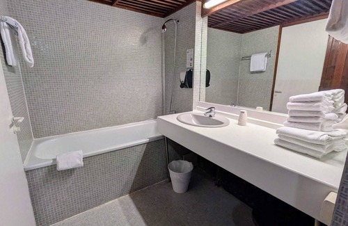 Besse-et-Saint-Anastaise Hotel | Hôtel Gergovia