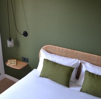 Venasque Hotel | Hôtel La Garrigue & Bar Le Perchoir