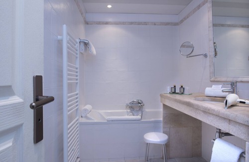 City of Carcassonne Hotel | Hôtel Le Donjon - Coeur de la Cité Médiévale