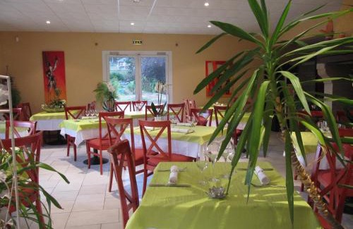 Saint-Pantaleon-de-Larche Hotel | Hôtel Le Colombier
