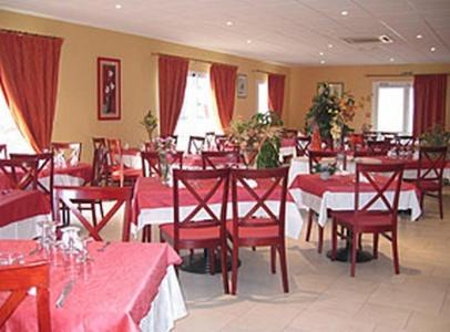Saint-Pantaleon-de-Larche Hotel | Hôtel Le Colombier