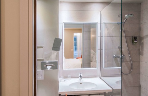 Levallois-Perret Hotel | Hôtel Mercure Paris Pont de Levallois Neuilly