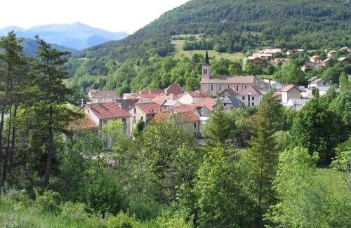 Saint-Julien-en-Beauchene Hotel | Hôtel Restaurant Les Alpins