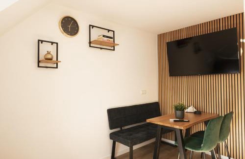 Mitte Apartment | HÖL-Moderne Wohnung in zentraler Lage, Schallschutzfenster, 24h-Self-check-in, Disney Plus