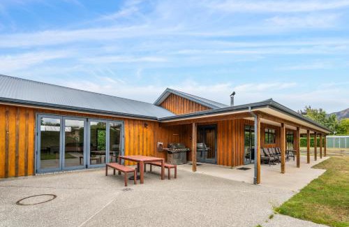 Lake Hawea House | Hāwea Delight - Lake Hāwea Holiday Home