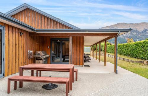 Lake Hawea House | Hāwea Delight - Lake Hāwea Holiday Home
