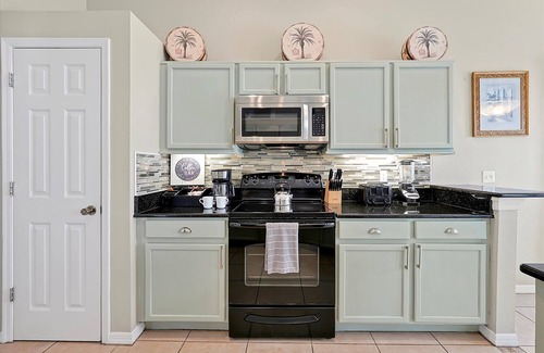 Lake Davenport Estates Villa | H&K Florida Vacation Villa, Entire Villa near Disney/Universal Theme Parks and Golf! Pool, Firepit,