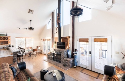 Overgaard House | H&L Cabin Chalet Style Perfect In All Seasons