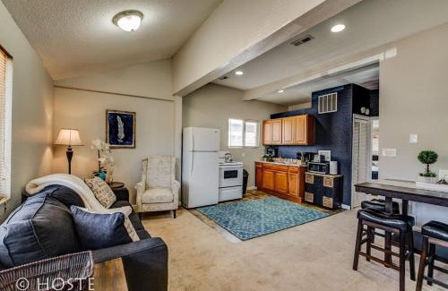 Central Colorado Springs Apartment | *H NEW!* 1 BR Downtown Townhome, Newly Renovated!