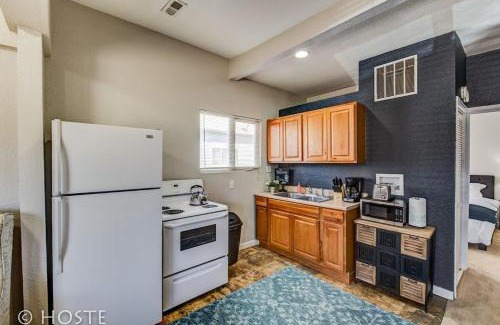 Central Colorado Springs Apartment | *H NEW!* 1 BR Downtown Townhome, Newly Renovated!