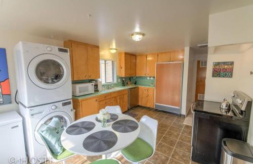 Broadmoor Apartment | *H* NEW! Old Broadmoor 1 BDRM, West-side Colorado Springs Goodness!