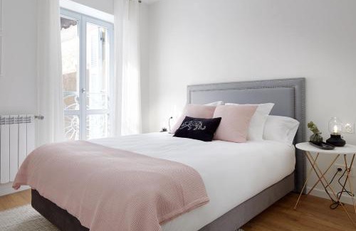 Hondarribia Historic Center Apartment | H SUITE2A by Smiling Rentals