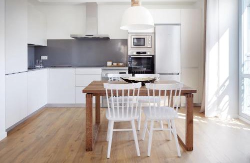 Hondarribia Historic Center Apartment | H SUITE2A by Smiling Rentals