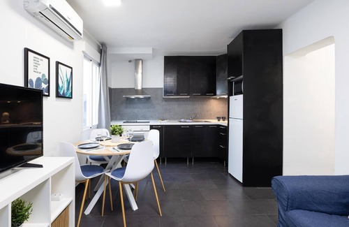 San Felipe Neri Apartment | H2M Pasaje Dos Santos SmartTV, Oven