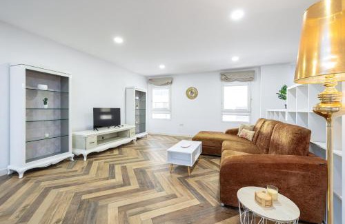Perchel Sur Apartment | H2M Pasaje Nobleja close Train St, SmartTv, AACC