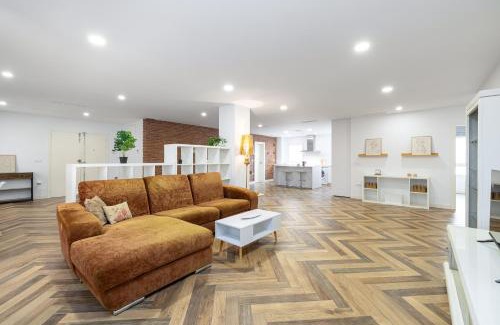 Perchel Sur Apartment | H2M Pasaje Nobleja close Train St, SmartTv, AACC