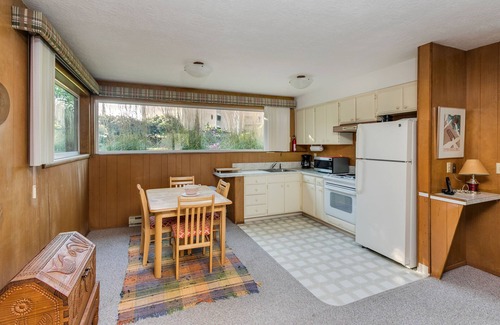 Gearhart House | H390 Pet friendly limited ocean-view house next to Gearhart Golf Link