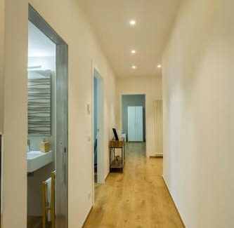 Municipio 2 Apartment | H49